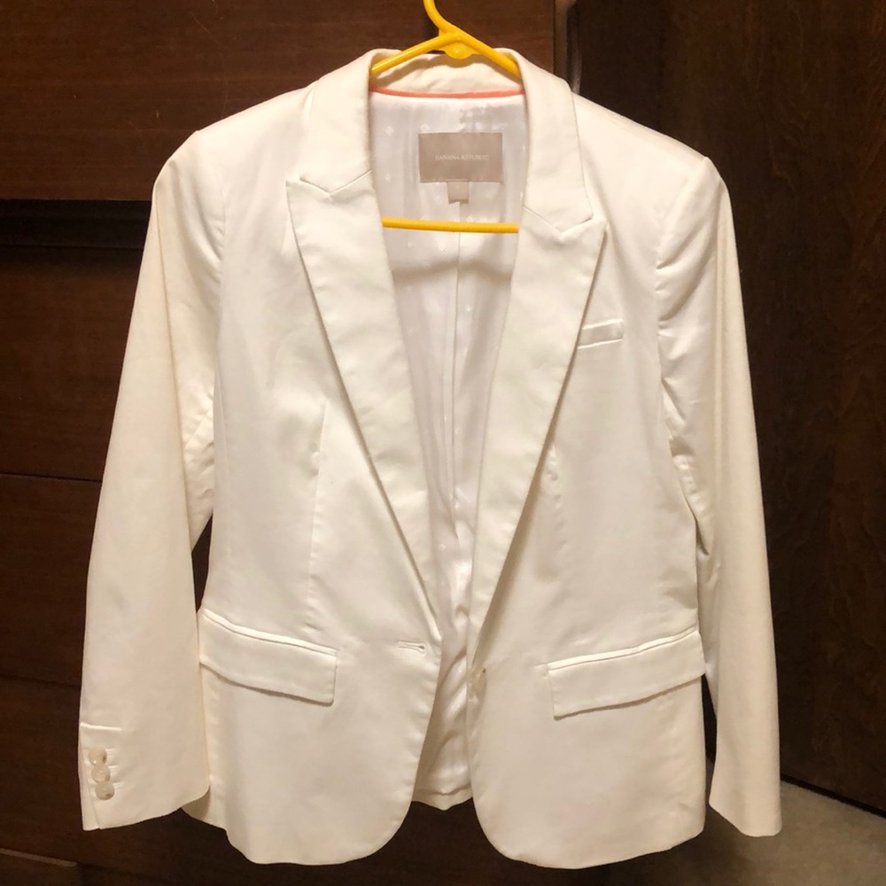 COPY - White Banana Republic blazer